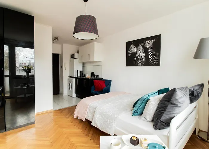 Piotrapartments - Bruna Green City Apartment